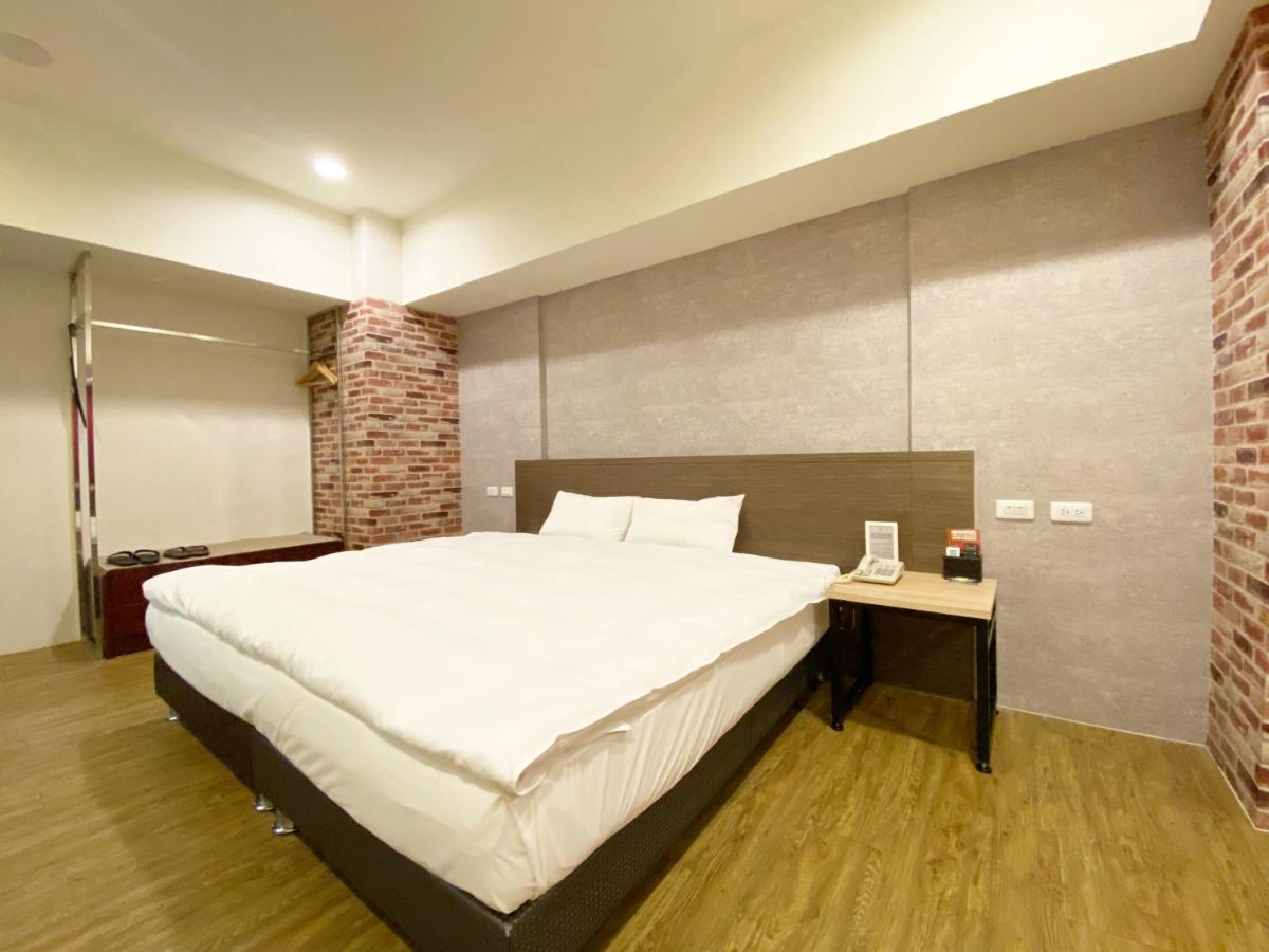 Taichung Old F Hotel Exterior photo