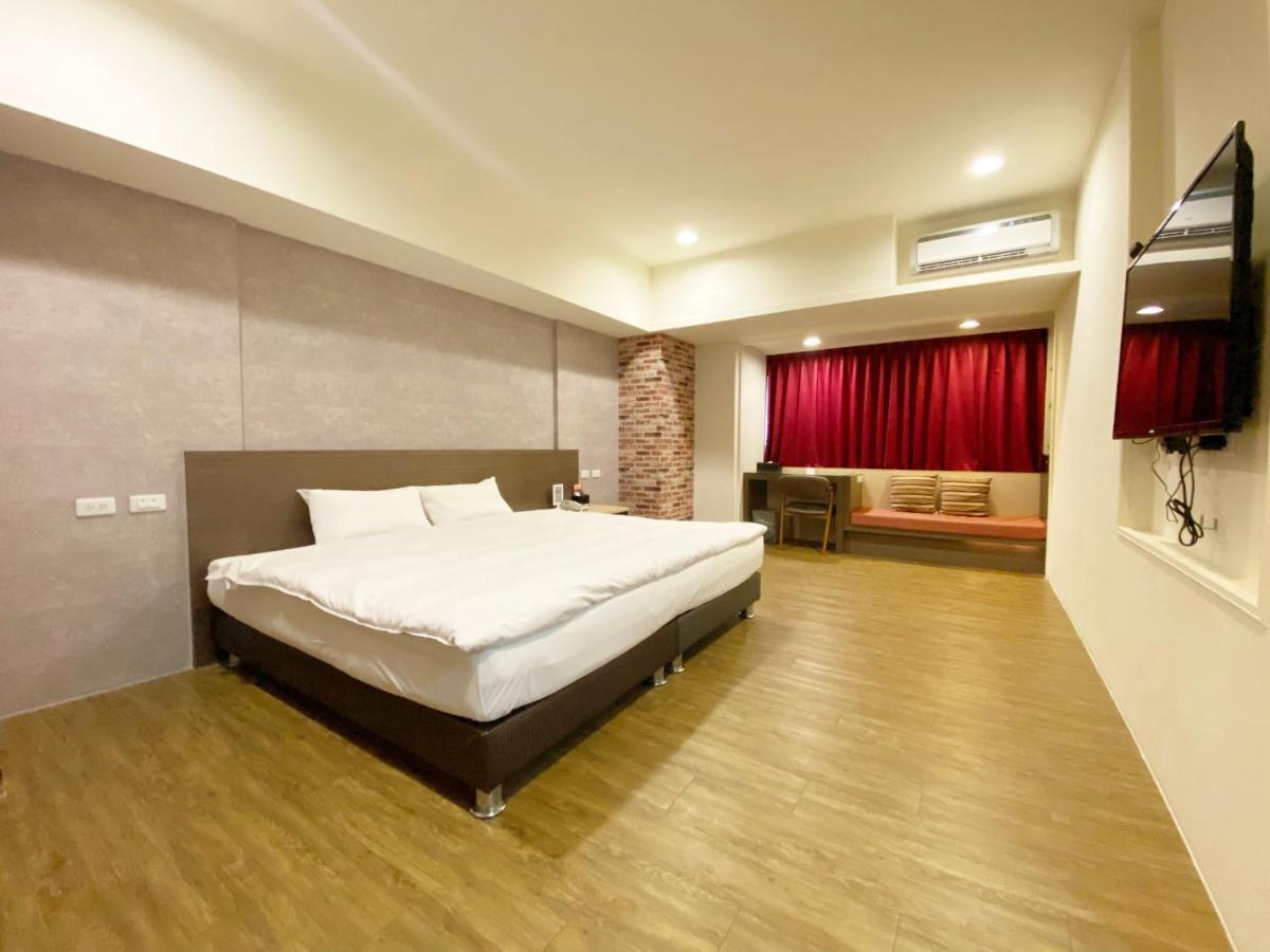 Taichung Old F Hotel Exterior photo